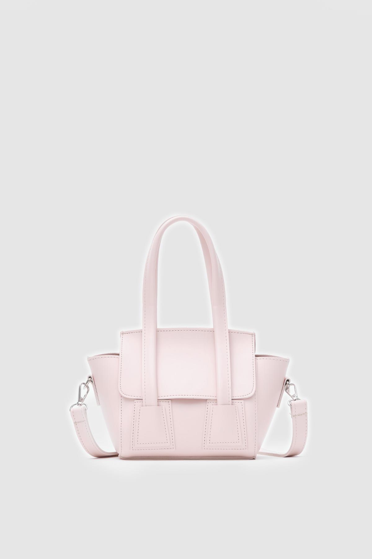 EA806778-6E5C-EA75-9541-0AF188DE6B02