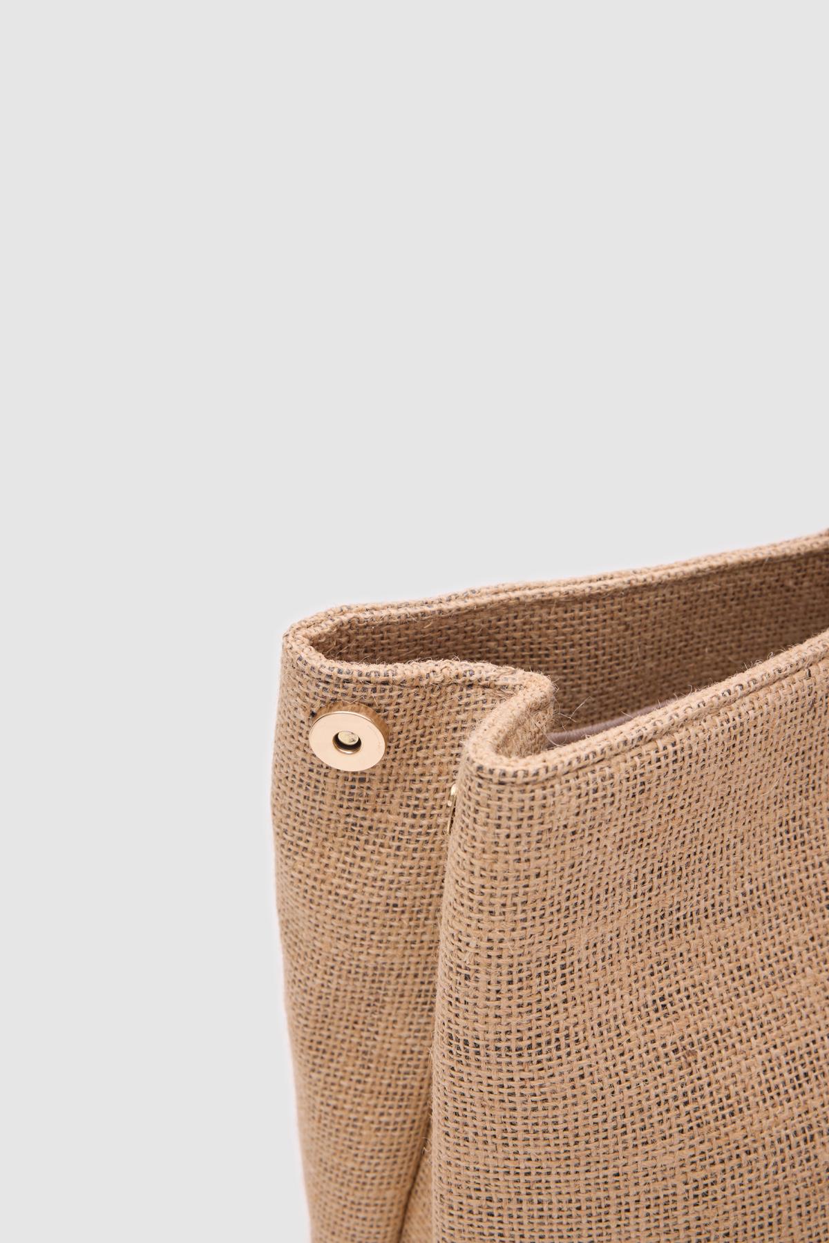 08D422A7-0B56-C75B-3F31-F943D1B76841