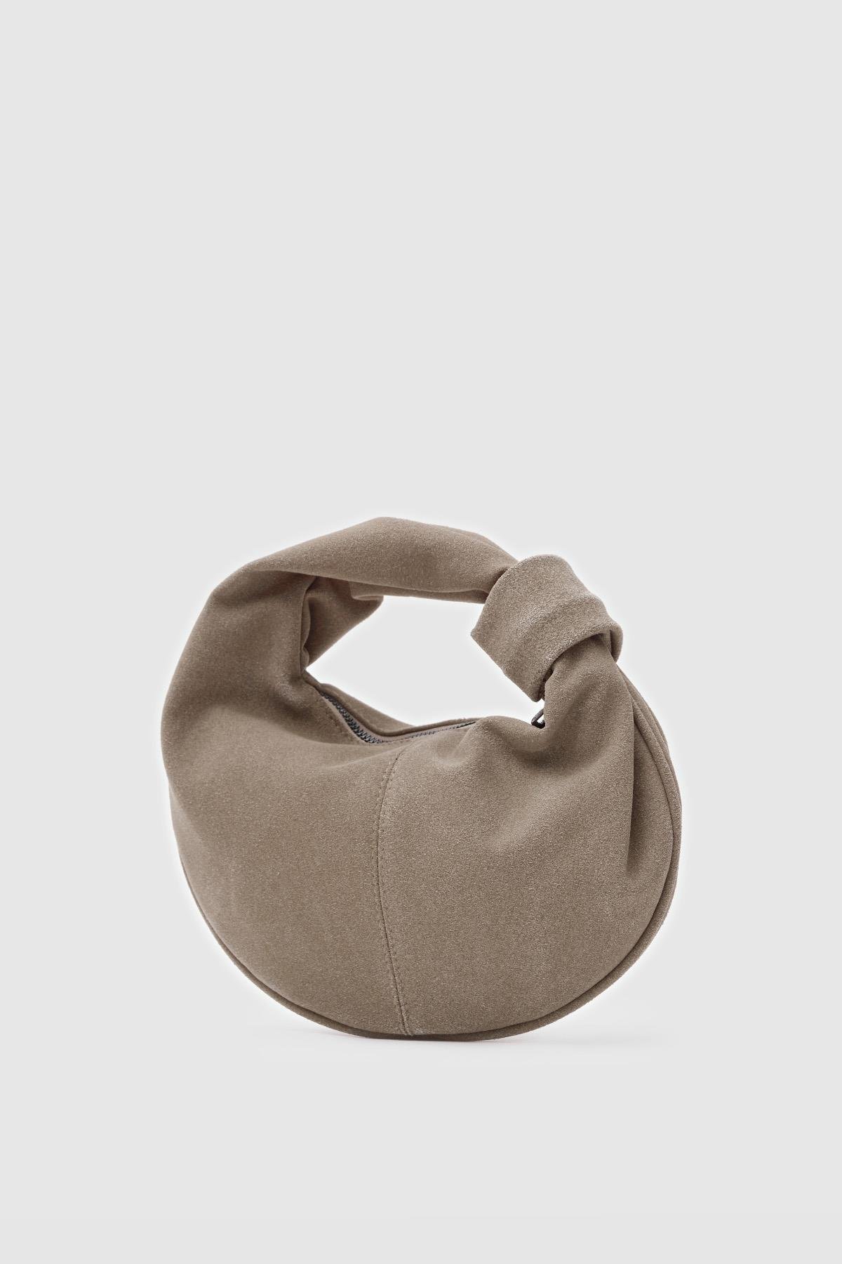 BD41E334-B044-856E-5C2B-E498759ADCAD