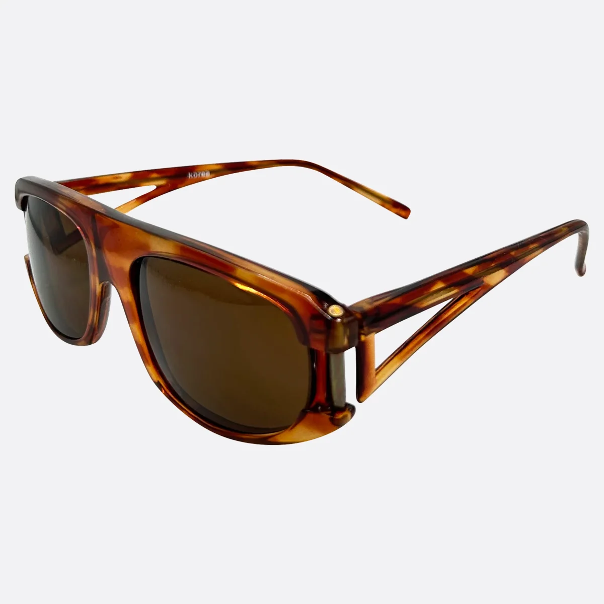 Classic Eyewear That Speaks of Timeless Style - Image 2